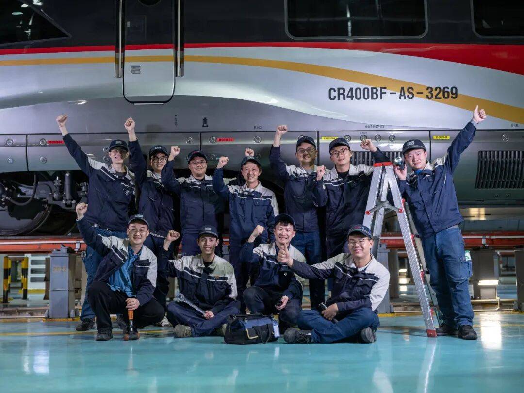 广州南动车运用所劳动者肖像凯发K8时代场景 中国速度