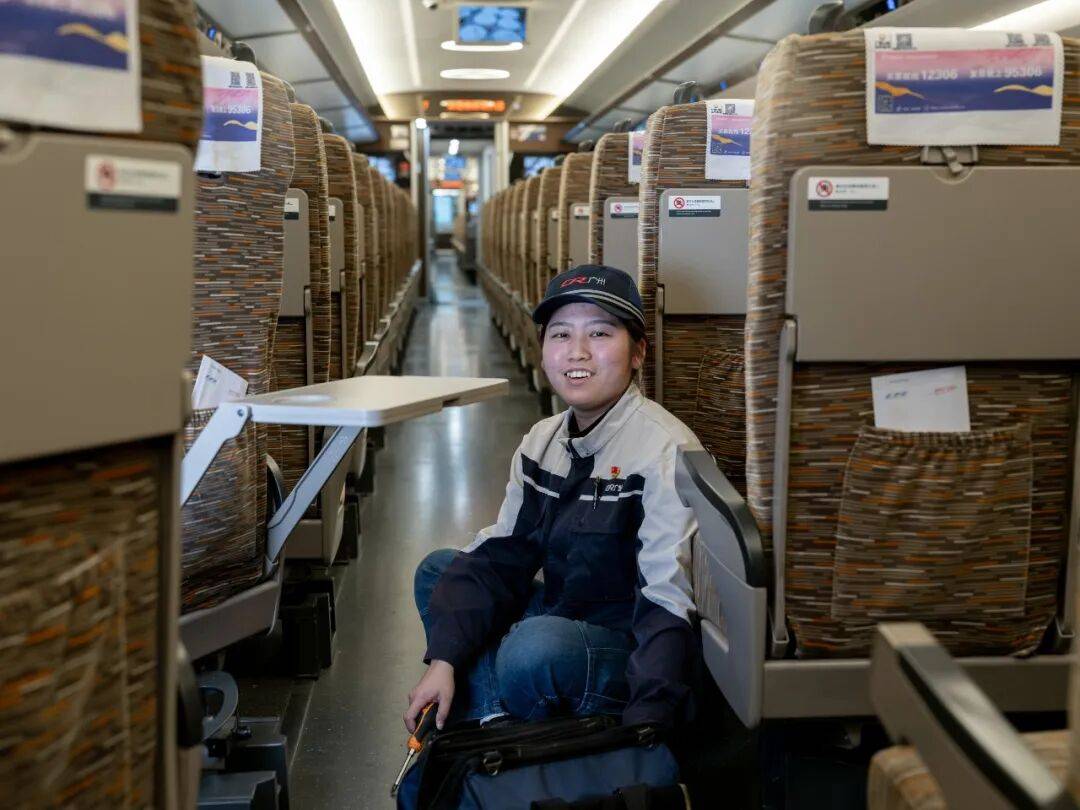 广州南动车运用所劳动者肖像凯发K8时代场景 中国速度(图6) 广州南动车运用所劳动者肖像凯发K8时代场景 中国速度(图6)