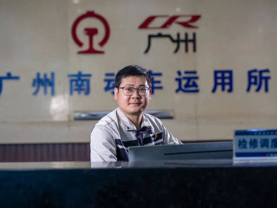 广州南动车运用所劳动者肖像凯发K8时代场景 中国速度(图8) 广州南动车运用所劳动者肖像凯发K8时代场景 中国速度(图8)