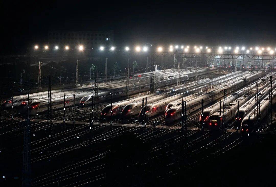 广州南动车运用所劳动者肖像凯发K8时代场景 中国速度(图11) 广州南动车运用所劳动者肖像凯发K8时代场景 中国速度(图11)